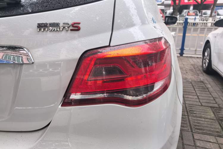 Used Geely Auto Emgrand 2017 Hatchback RS Million Edition 1.5L CVT Upward Version
