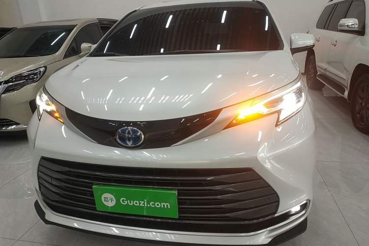 Used Toyota Sienna 2021 2.5L Hybrid Premium Edition
