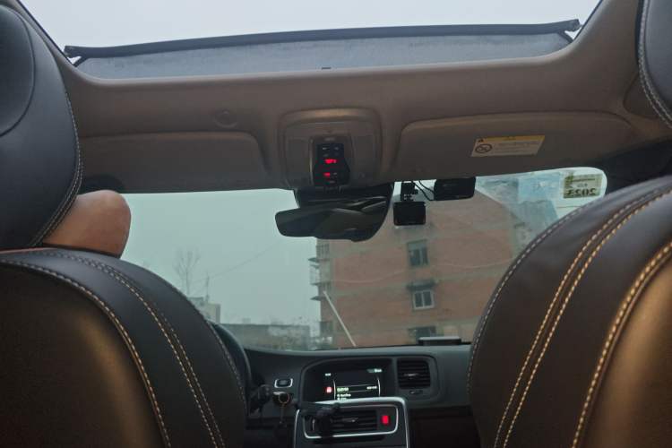 Used Volvo V60 2015 T5 Zhiya Edition
