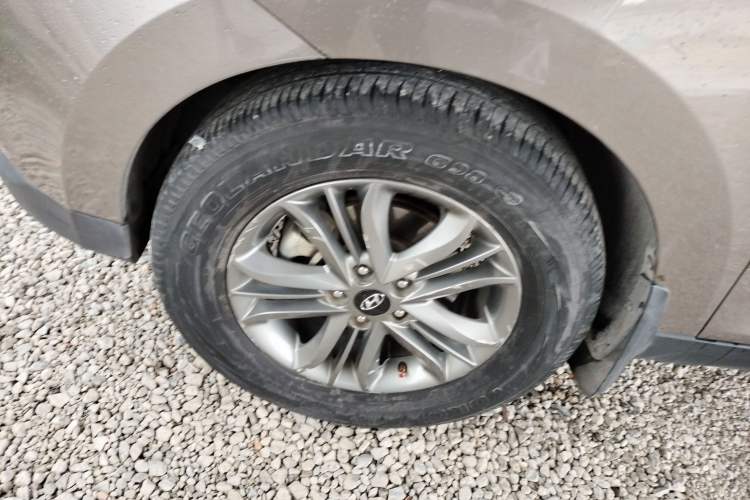 Used Hyundai ix35 2013 2.0L Automatic Two-Wheel Drive Smart GLS China IV Standard