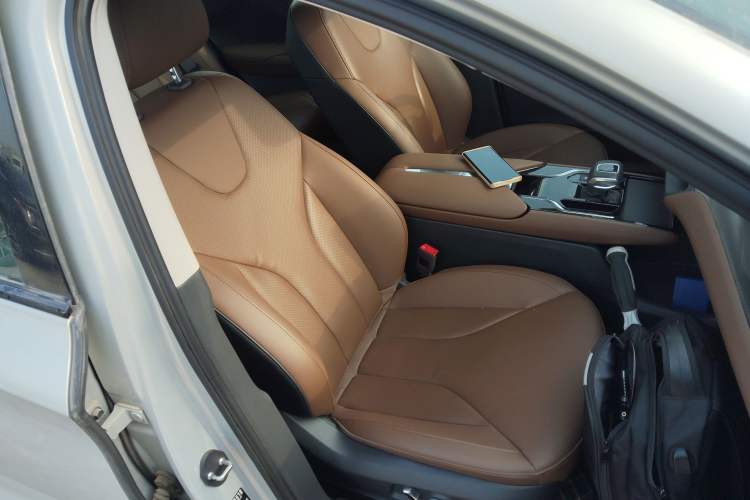 Used Hongqi E-QM5 2022 431 km Charge & Enjoy Edition
