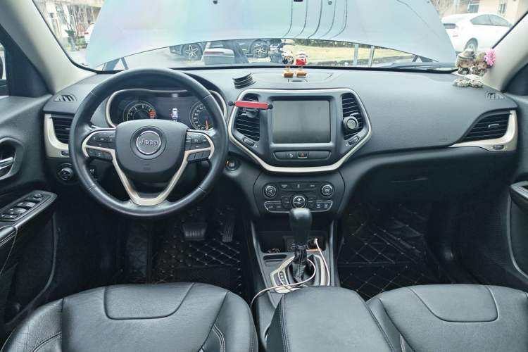 Used Jeep Cherokee 2016 2.0L Superior Edition