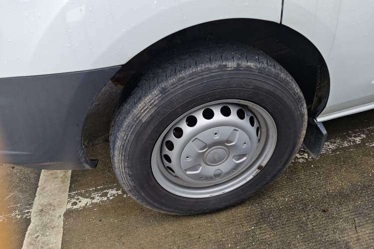 Used Ford Transit 2019 2.0T Gasoline Multi-Purpose Commercial Vehicle Short Wheelbase Low Roof 6-Seater China VI Standard
