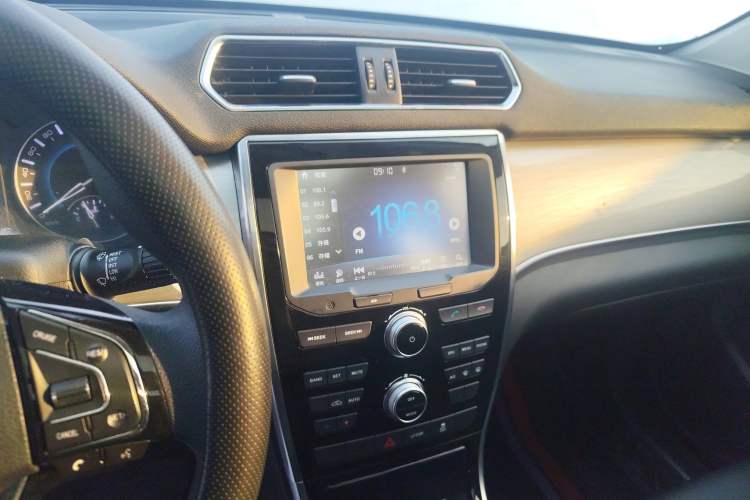 Used Haval H2 2018 Chuanxiang Edition Red Badge 1.5T Manual Two-Wheel Drive Fashionable Model