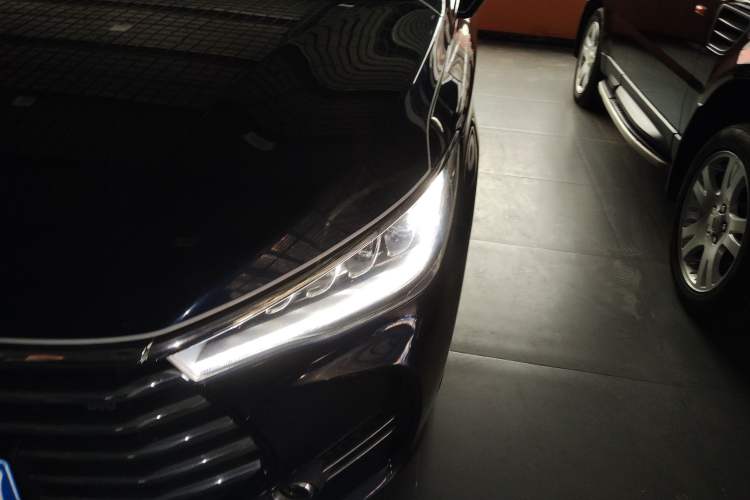 Used BYD Song MAX 2018 1.5T Automatic Smart Connect Elite Model with 6 Seats