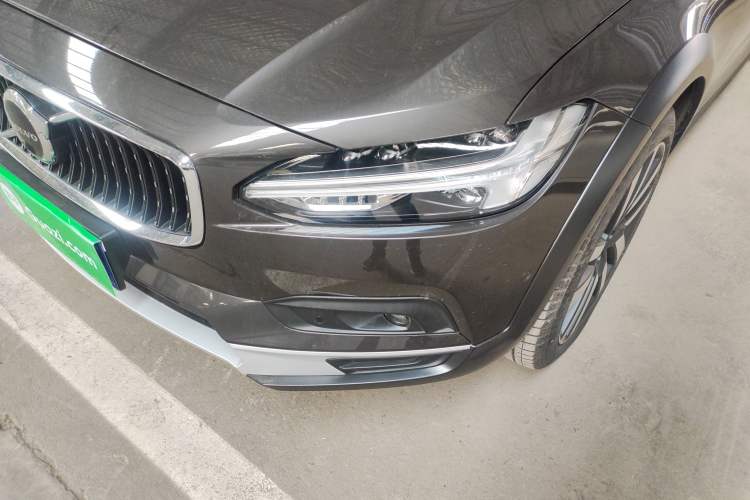Used Volvo V90 2024 Cross Country B5 AWD Prestige Edition