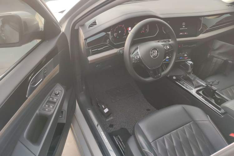 Used Volkswagen Passat 2020 330TSI Luxury Edition China VI
