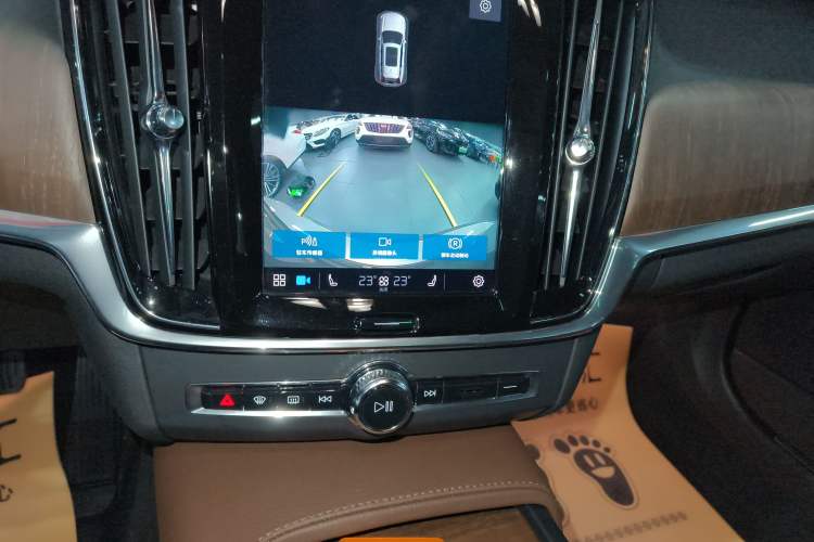 Used Volvo V90 2022 Cross Country B5 AWD Smart Range Edition
