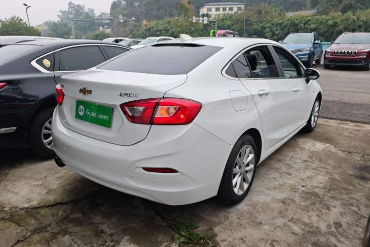 Used Chevrolet Cruze 2017 1.5L Automatic Pioneer Sunroof Edition
