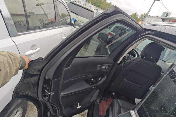 Used Ford Edge 2018 EcoBoost 245 Two-Wheel-Drive Titanium 7-Seater China VI Standard
