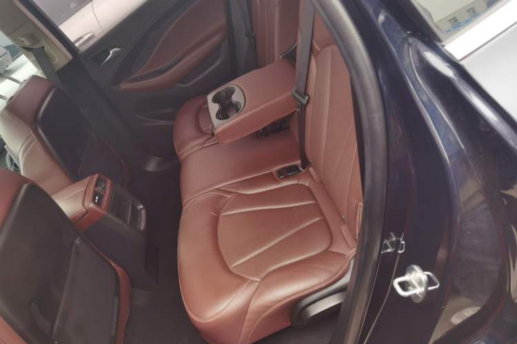 Used Buick Envision 2020 20T Two-Wheel Drive Luxury Model
