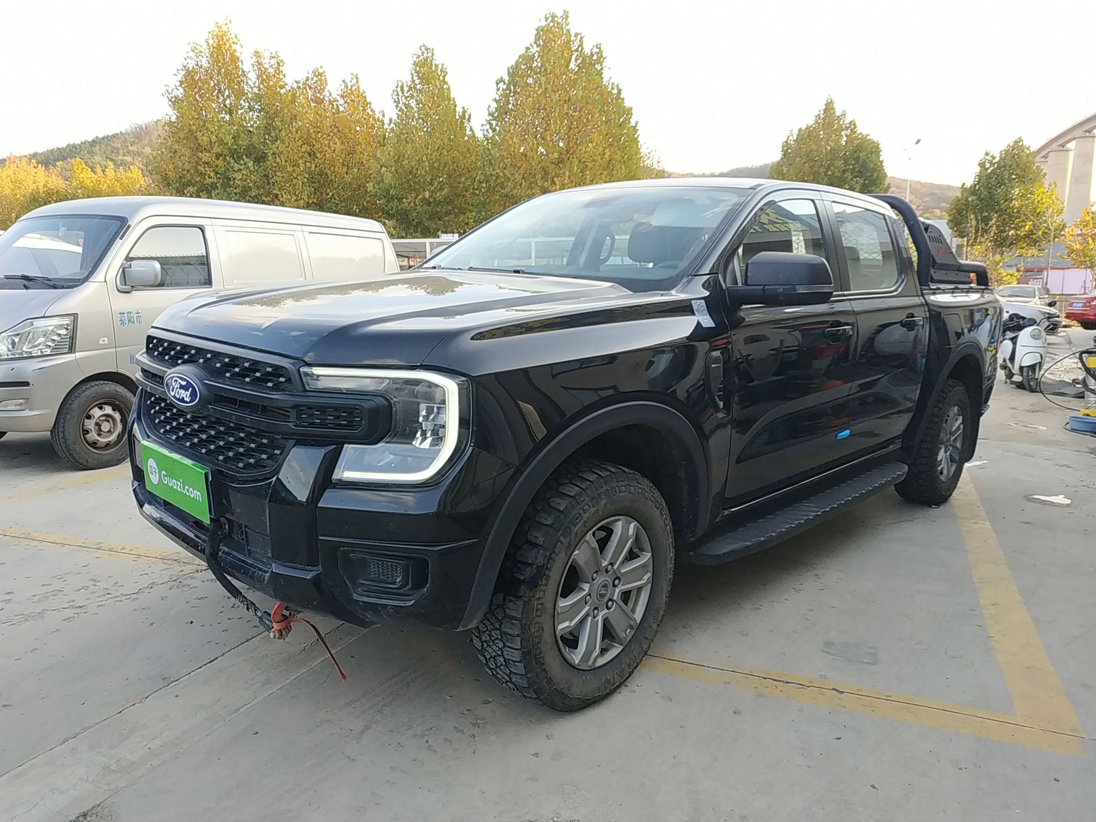 Под передней частью автомобиля