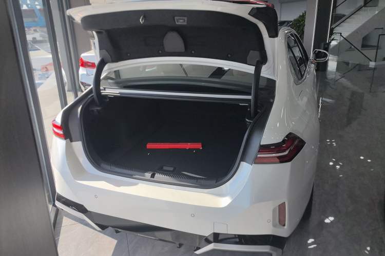 Used BMW i5 2024 eDrive 35L M Sport Package
