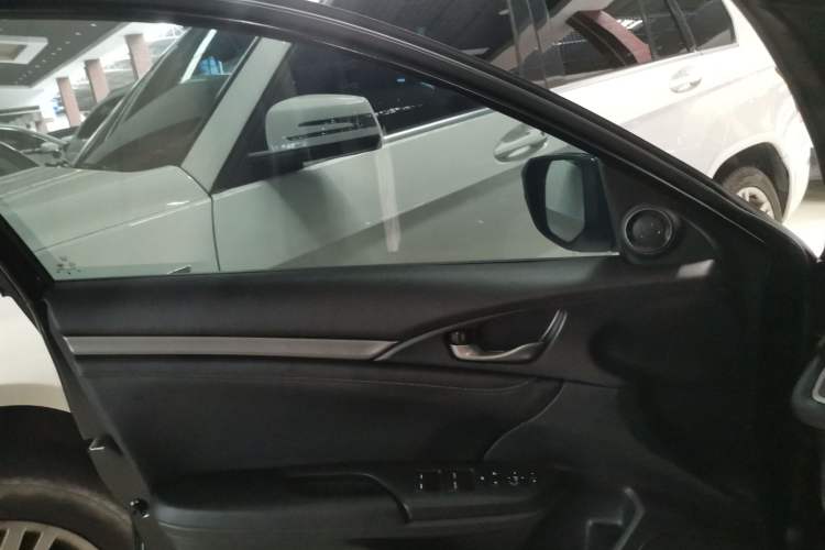 Used Honda Civic 2021 HATCHBACK 220TURBO CVT Trendy Cool Edition
