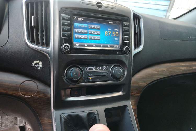 Used FORTHING Lingzhi PLUS 2022 Travel Edition 2.0L Manual Luxury Version 7 Seats