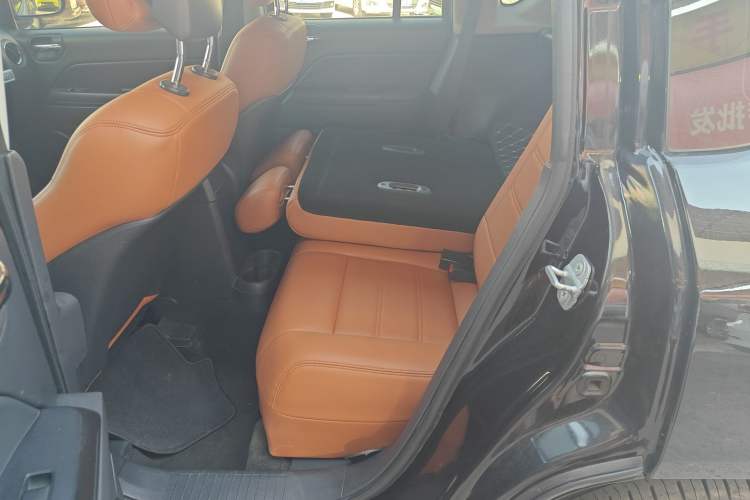 Used  Compass 2014 Revised Version 2.0L Two-Wheel Drive Entry-Level Edition
