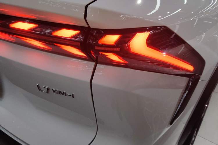 Used  L7 2025 EM-i 115km Exploration+ Edition