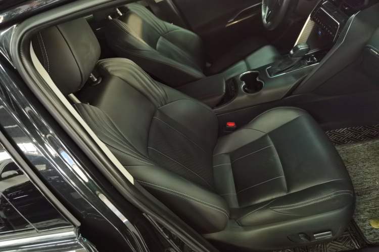 Used Toyota Harrier 2022 Dual-Engine 2.5L CVT Two-Wheel Drive Luxury Edition
