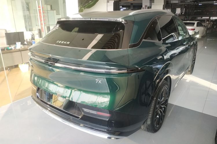 Used Zeekr 7X 2025 100 kWh Long-Range Rear-Wheel Drive with Intelligent Driving Features
