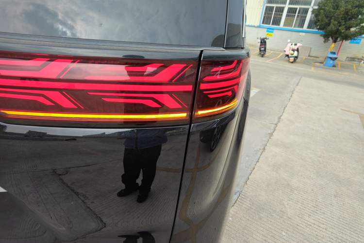 Used Denza D9 2024 DM-i 980 Four-Wheel Drive Flagship Model