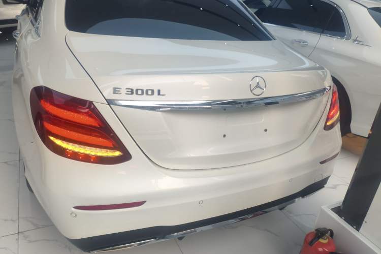 Used Mercedes-Benz E-Class 2018 E 300 L Sporty and Stylish Model
