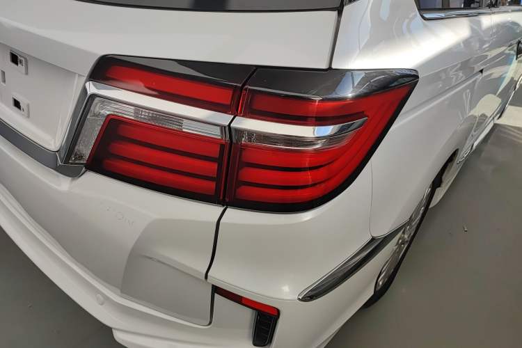 Used Honda Elysion 2016 2.4L Style Edition
