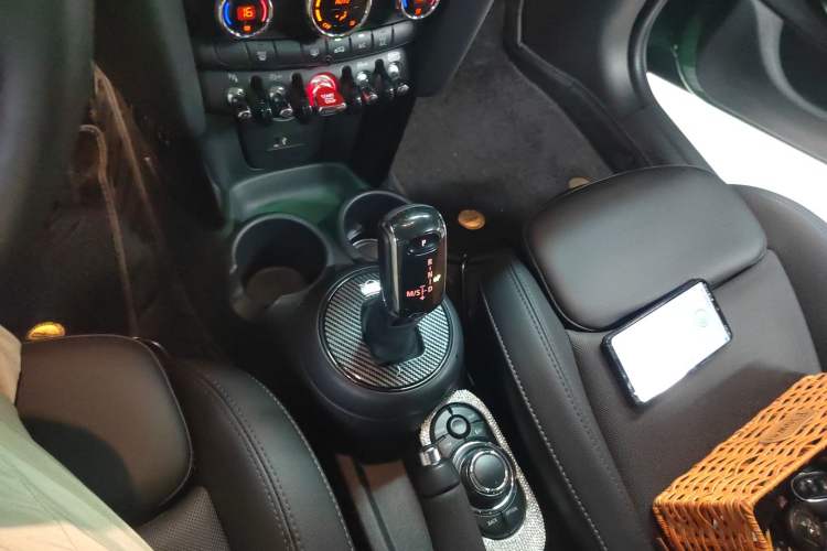 Used  MINI 2022 1.5T COOPER Classic Edition Five-Door Version
