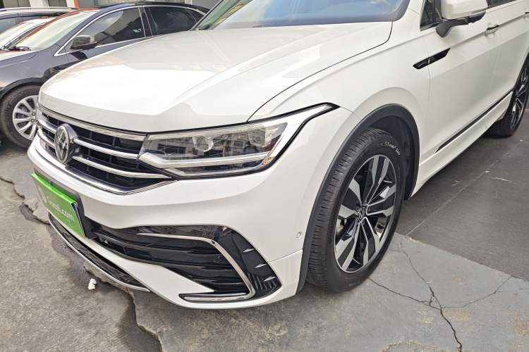 Used Volkswagen Tiguan L 2023 Restyled 330TSI Automatic Two-Wheel Drive R-Line Enhanced Comfort Version

