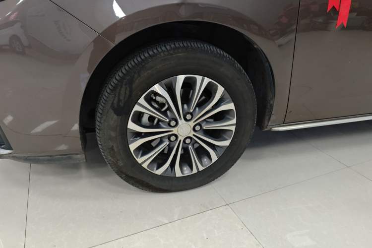 Used Buick GL8 2023 Land Executive Class Comfort Model
