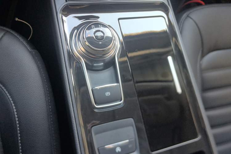 Used Ford Edge 2020 EcoBoost 245 Two-Wheel-Drive Platinum Edition 5 Seats
