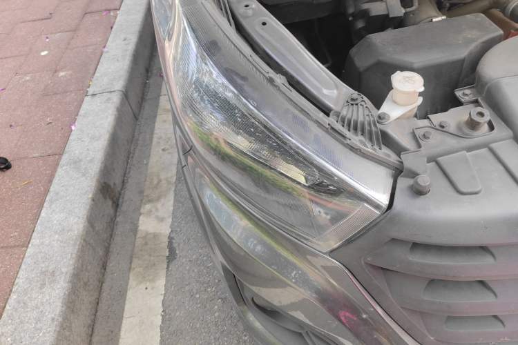 Used Jinbei Gold Hiace 2023 2.0L Passenger Van Travel Lion 5/6/7 Seater
