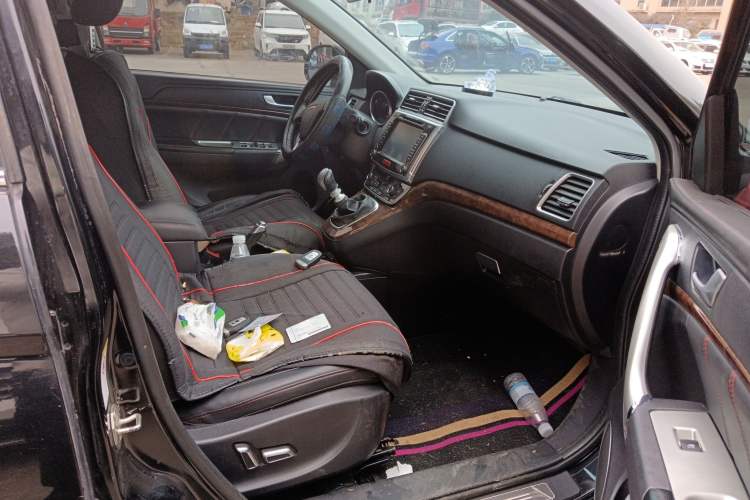 Used Haval H6 2015 Revised Version Sport Edition 1.5T Manual Transmission Two-Wheel Drive Elite Grade
