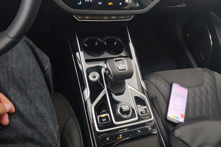 Used Hongqi HS5 2022 Facelifted Version 2.0T Smart Connect Flagship All-Wheel-Drive Edition