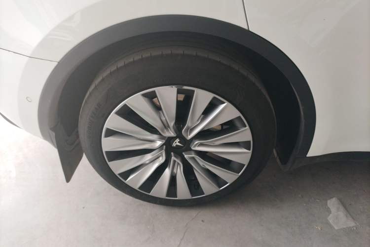Used Tesla Model Y 2023 Rear-Wheel-Drive Version

