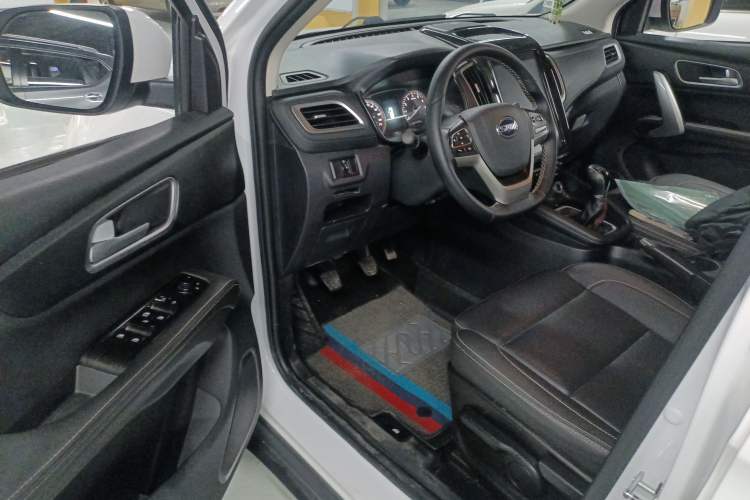 Used SWM X7 2017 1.8L Manual Luxury 5-seater
