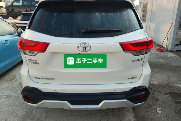 Used Toyota Highlander 2018 2.0T Two-Wheel-Drive Luxury Edition 7 Seats Emission Standard China V

