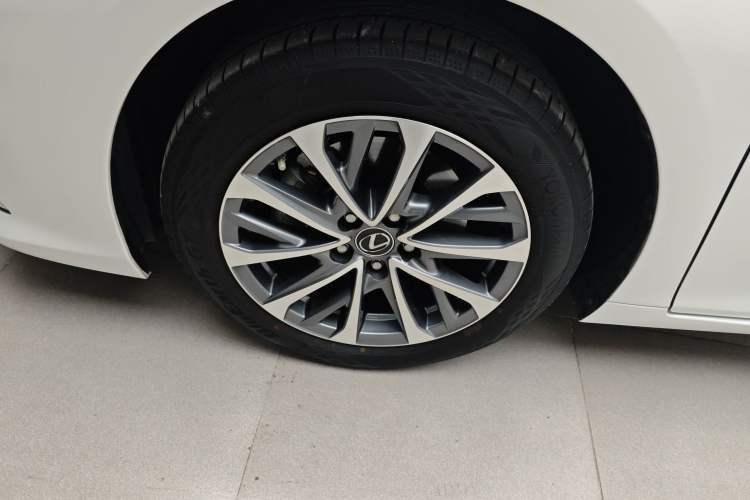 Used Lexus ES 2022 200 Excellence Edition
