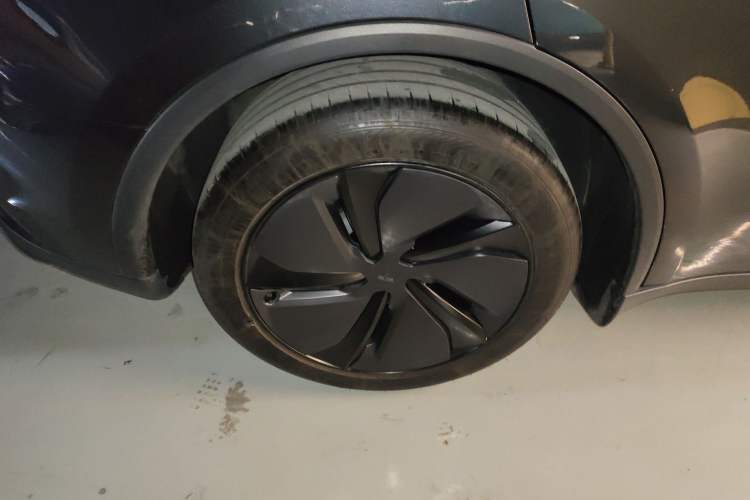Used Tesla Model Y 2025 Rear-Wheel-Drive Version
