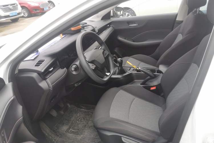 Used Roewe i5 2023 1.5L Manual Comfort Edition
