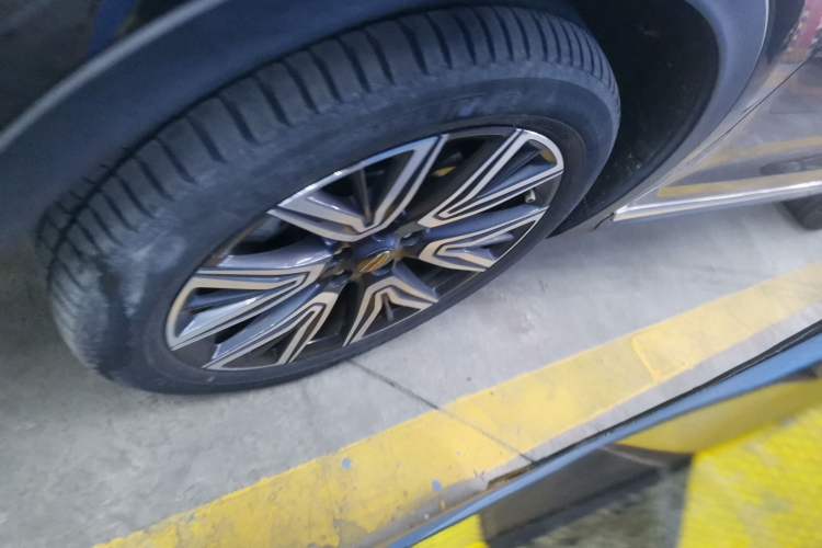 Used Hongqi HS5 2022 Facelifted Version 2.0T Smart Connect Flagship All-Wheel-Drive Edition
