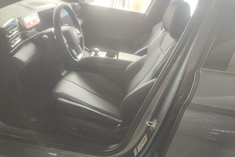 Used BYD Qin L 2025 DM-i Smart Drive 120KM Leading Model
