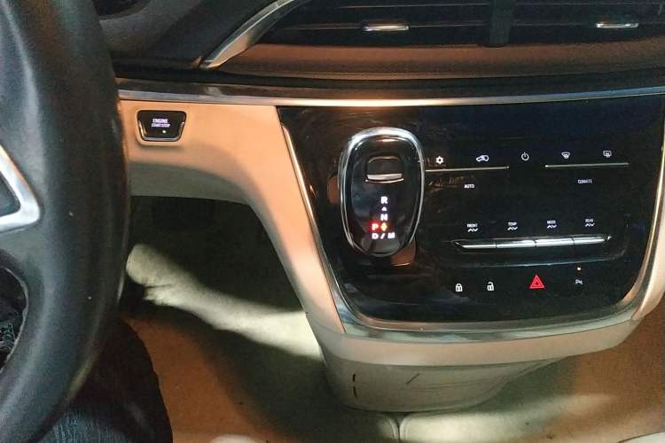 Used Buick GL8 2021 Land Cruiser Executive Class 652T Luxury Model
