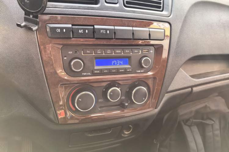 Used Chana Ruixing EM60 2023 Pure Electric Van 4525 mm Long Flat Roof with Back-Hinged Doors 2 Seats 60 kW 38.7 kWh
