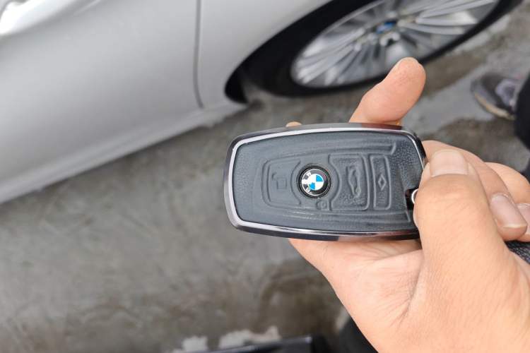 Used BMW 5 Series 2014 525Li Leading Model
