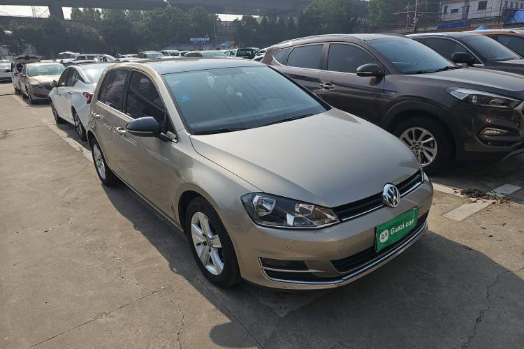 Used Volkswagen Golf 2017 1.6L Automatic Comfort Million-Vehicle Anniversary Edition
