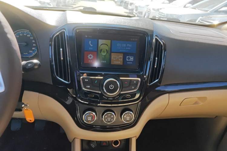 Used Baojun 730 2014 1.5L manual Comfort ESP version 7 seats
