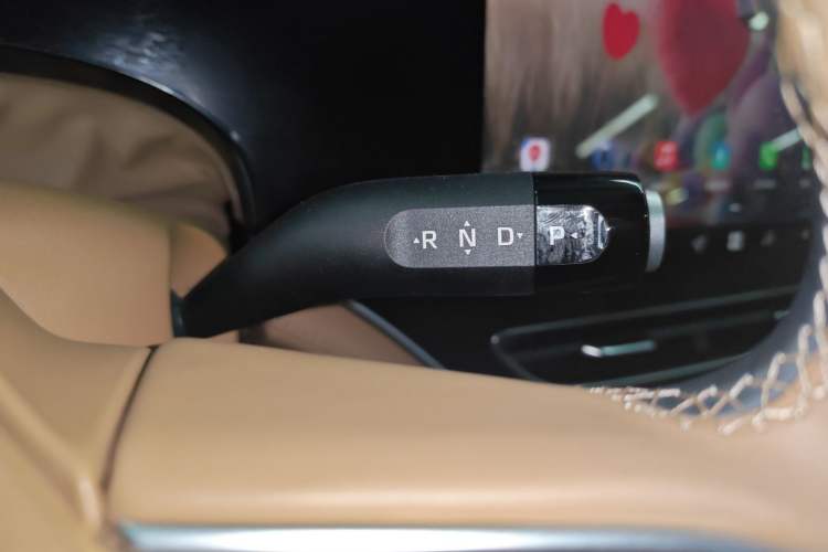 Used  R7 2023 Rear-Drive Screen King Pro Edition
