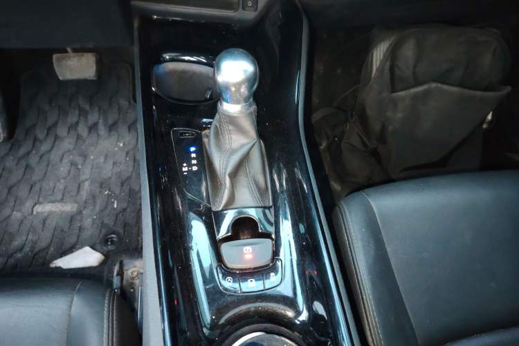 Used Toyota IZOA 2018 2.0L Yichi Edition China V Standard