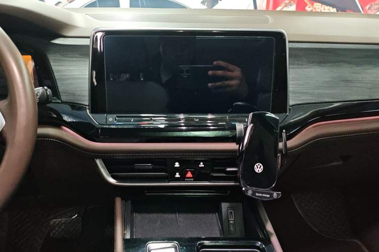 Used Volkswagen Viloran 2023 330TSI Luxury Edition
