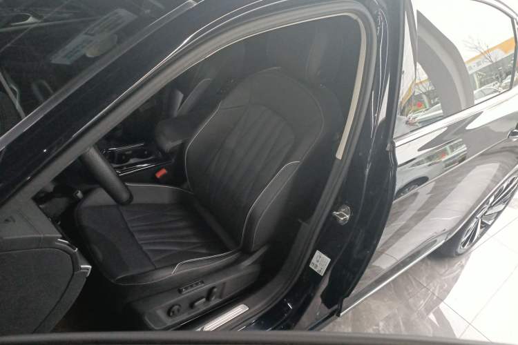 Used Volkswagen Passat 2023 Facelift 330TSI Luxury Edition
